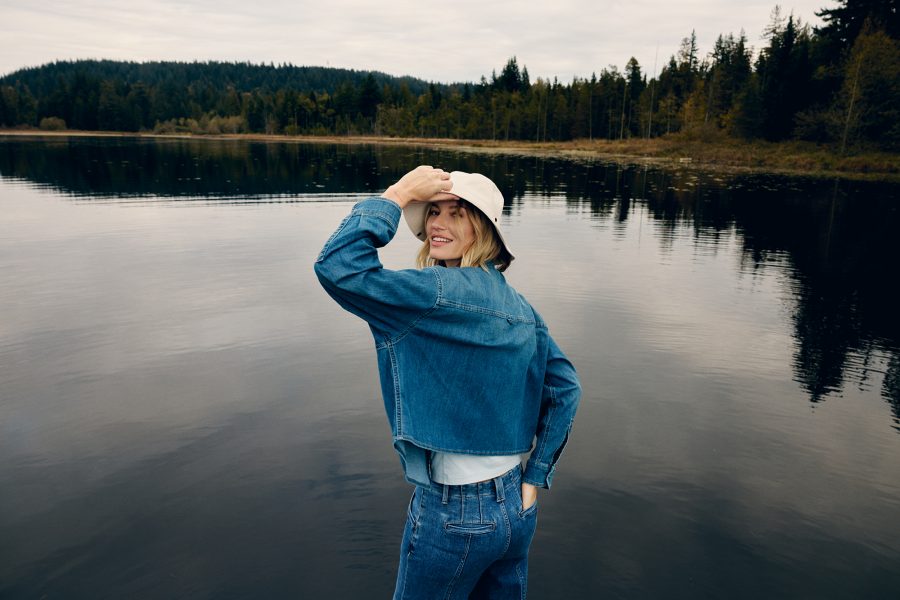 DUER_FW26_Womens_PurePima_Vintage_Boxy_Tee_Performance_Denim_Light Crop_Performance_Denim_High_Rise_Trouser_Shot#8_4383_sml