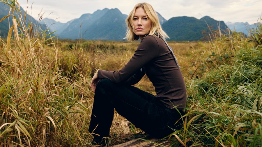 DUER_FW26_Womens_Ribbed_Pima_Long_Sleeve_Henley_Tech_Fleece_High-Rise_Utility_Pant_Shot#4_2598_sml